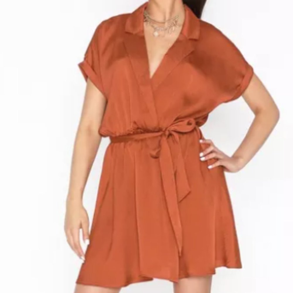 NLY Trend Women's Chic Waist Tie Wrap Mini Dress - Short Sleeve in Rust - US 6
